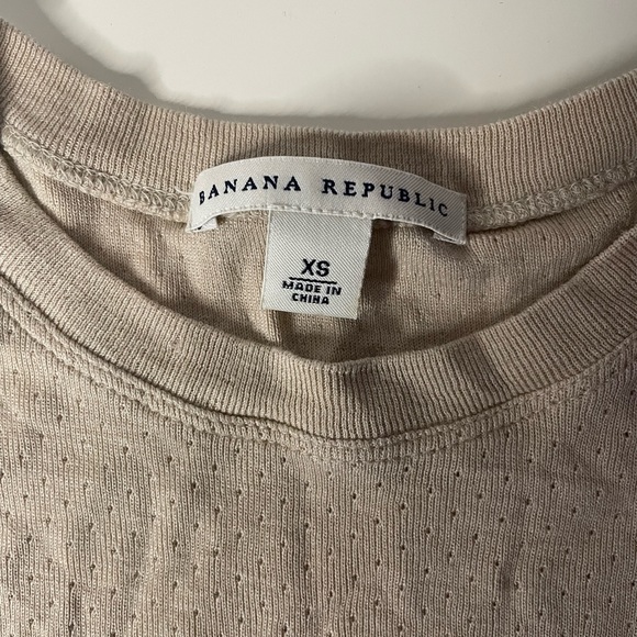 ⭐️3 for 25 BUNDLE⭐️ Banana Republic Basic Sleeveless Top: Beige - Picture 3 of 3